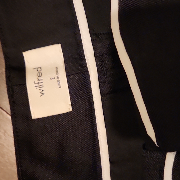 Aritzia Wilfred Dress Shorts - Picture 3 of 9